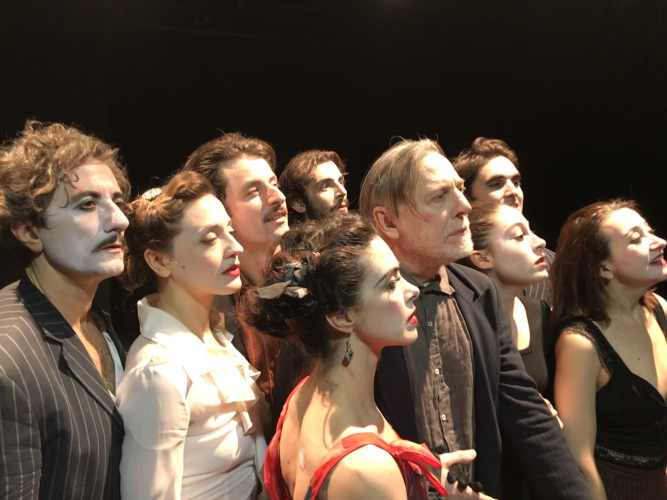 Il cast di Bazin (Fonte foto Fondazione Teatro della Toscana)