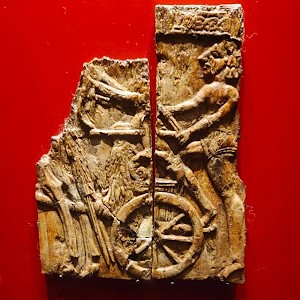 Iolao Ercole Placchetta d'Avorio Montefortini (Fonte foto Museo Archeologico di Artimino)