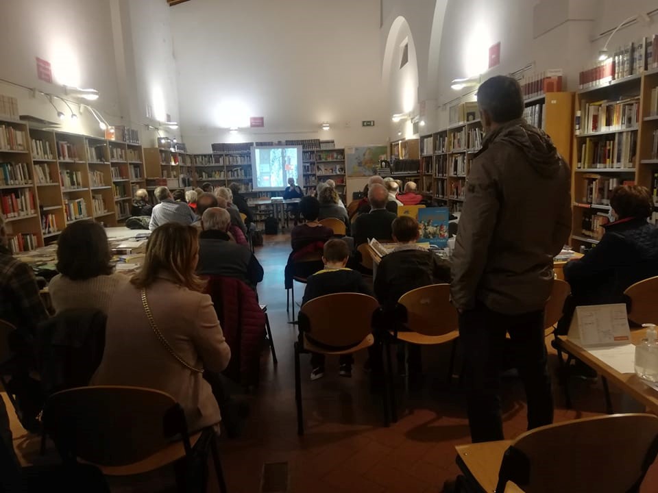 Il primo incontro nella Biblioteca comunale di Impruneta (foto dal profilo fb dell'assessore Sabrina Merenda)