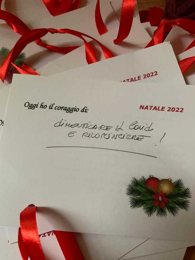 Le frasi sull'Albero di Natale 'Coraggioso' (Fonte foto Ausl Toscana Centro)