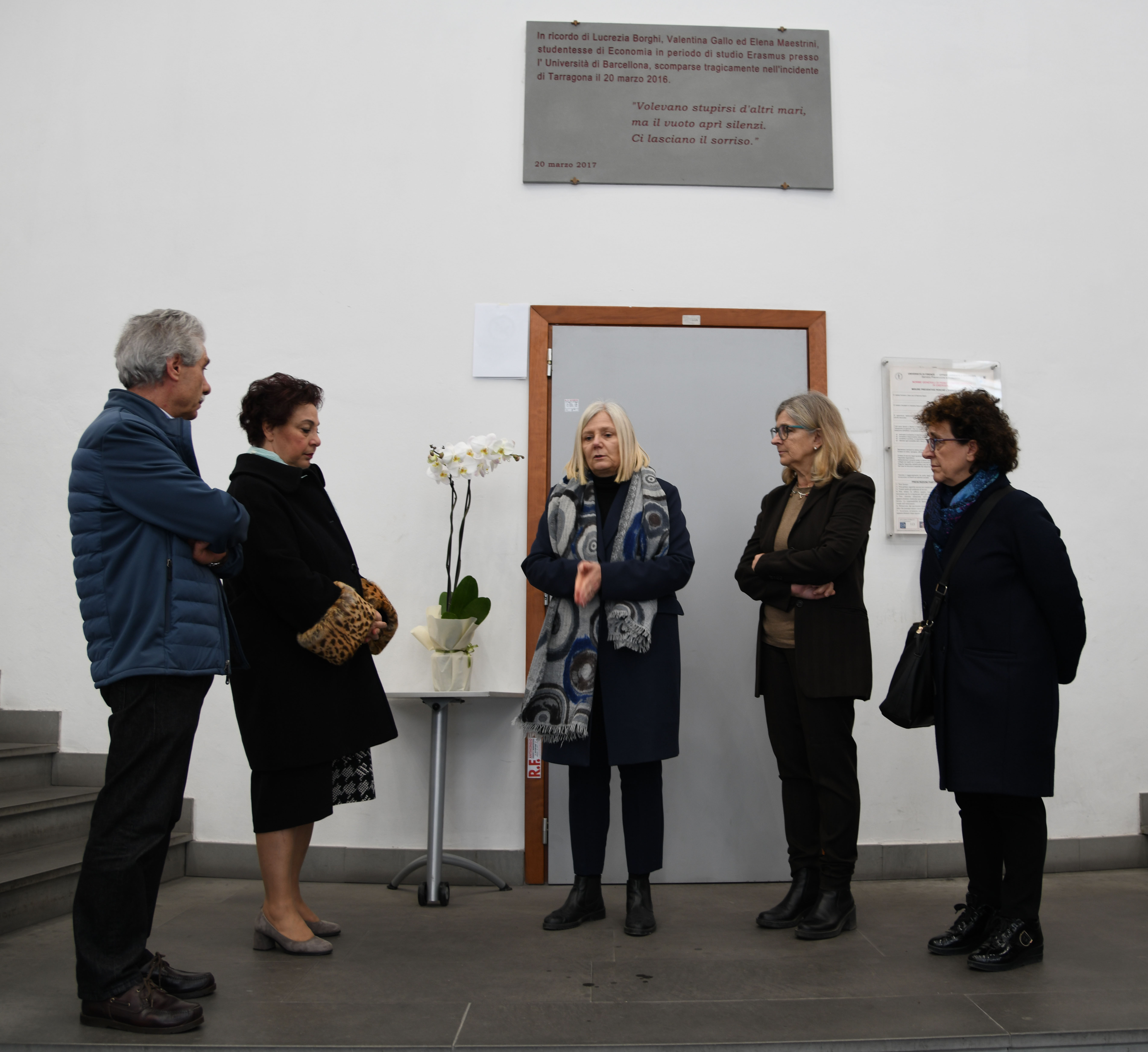 Nella foto in allegato, da sinistra, i genitori di Valentina Gallo con la rettrice Alessandra Petrucci, Giorgia Giovannetti ed Ersilia Menesini