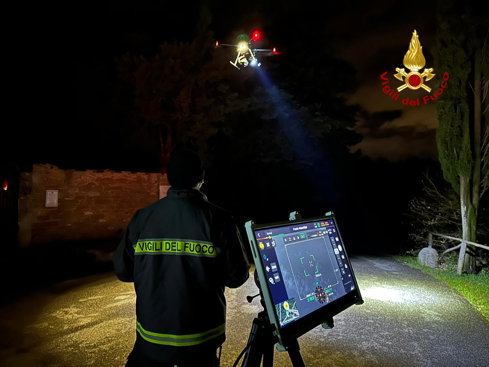 PCA (Posto di Comando Avanzato) per il coordinamento delle operazioni (Fonte foto Vigili del Fuoco)