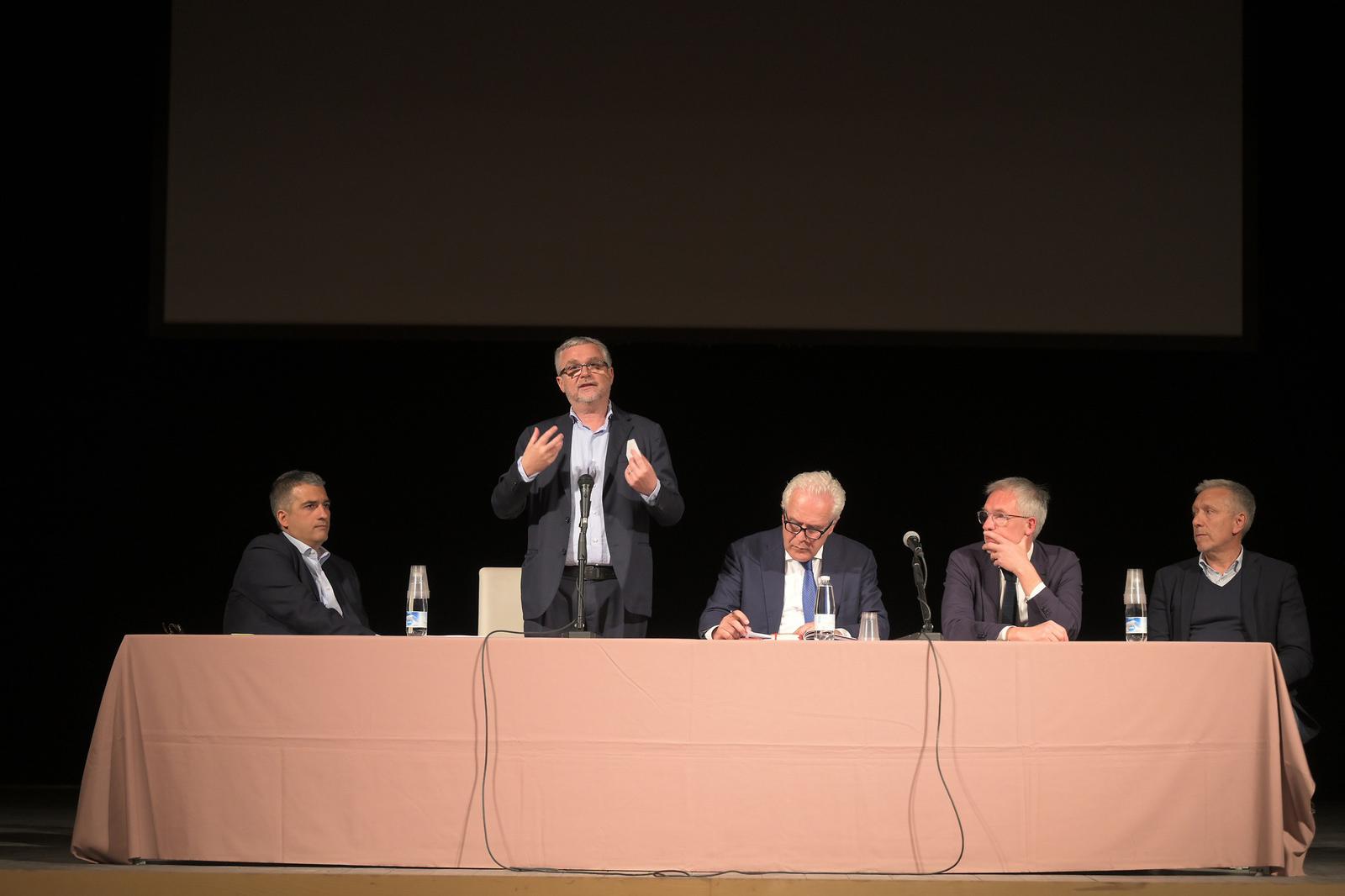 Metà mandato, Giani
