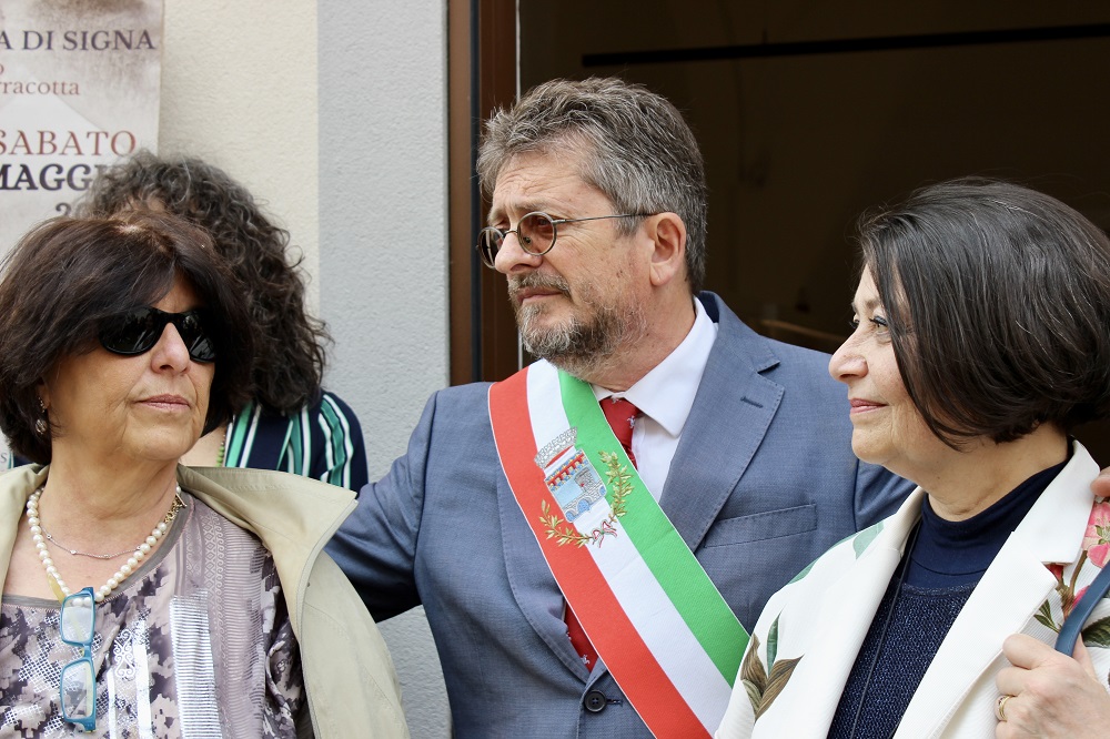 Il sindaco Fossi e le sorelle Giovannelli