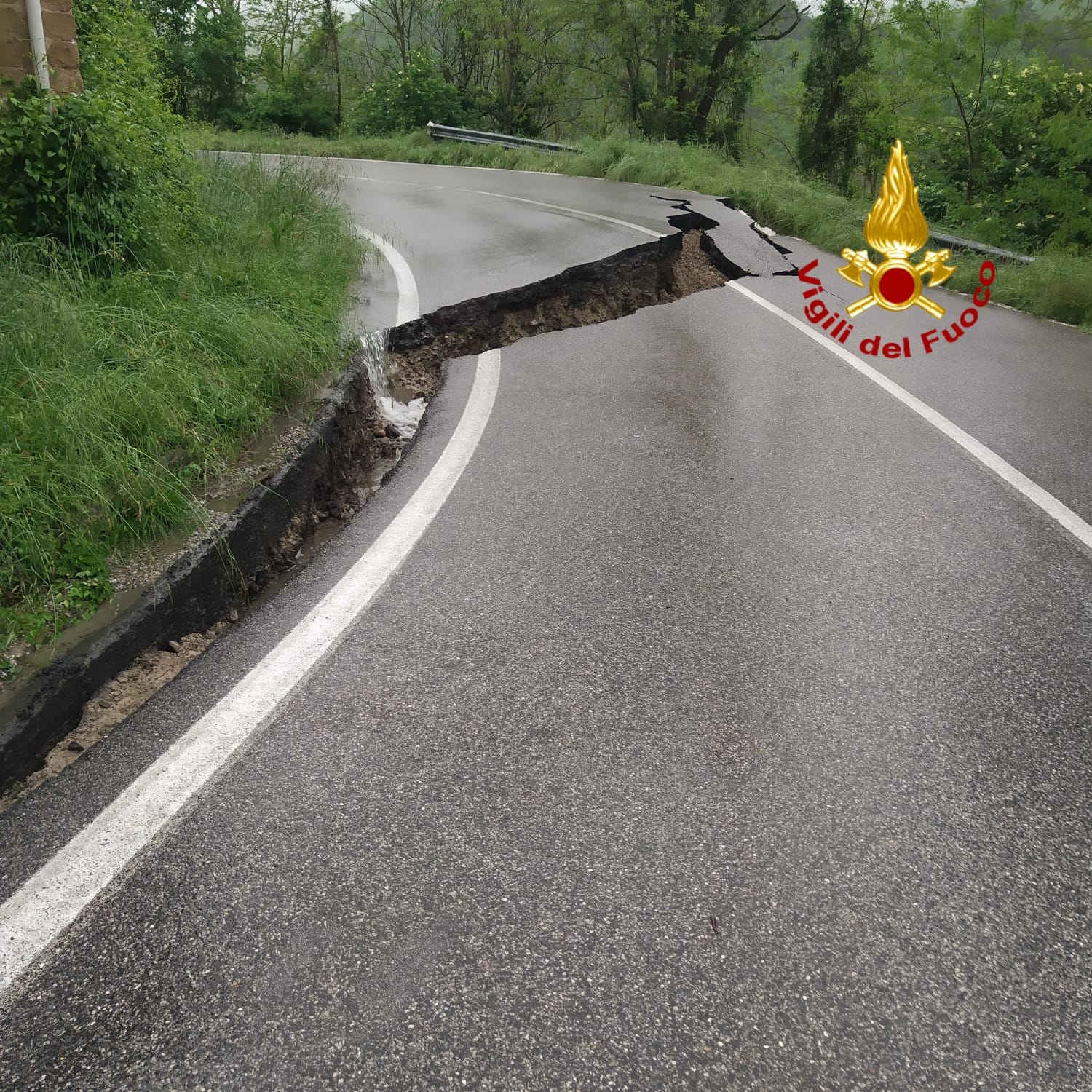 Frane: Interdizione alla viabilità (Fonte foto Vigili del Fuoco