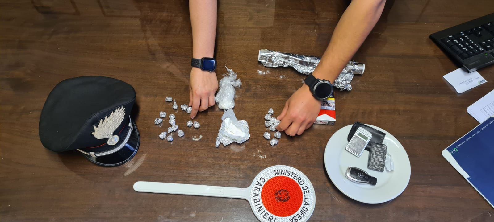 Sorpreso con più di sessanta grammi di cocaina in casa, pronta per la vendita (Fonte foto Carabinieri)