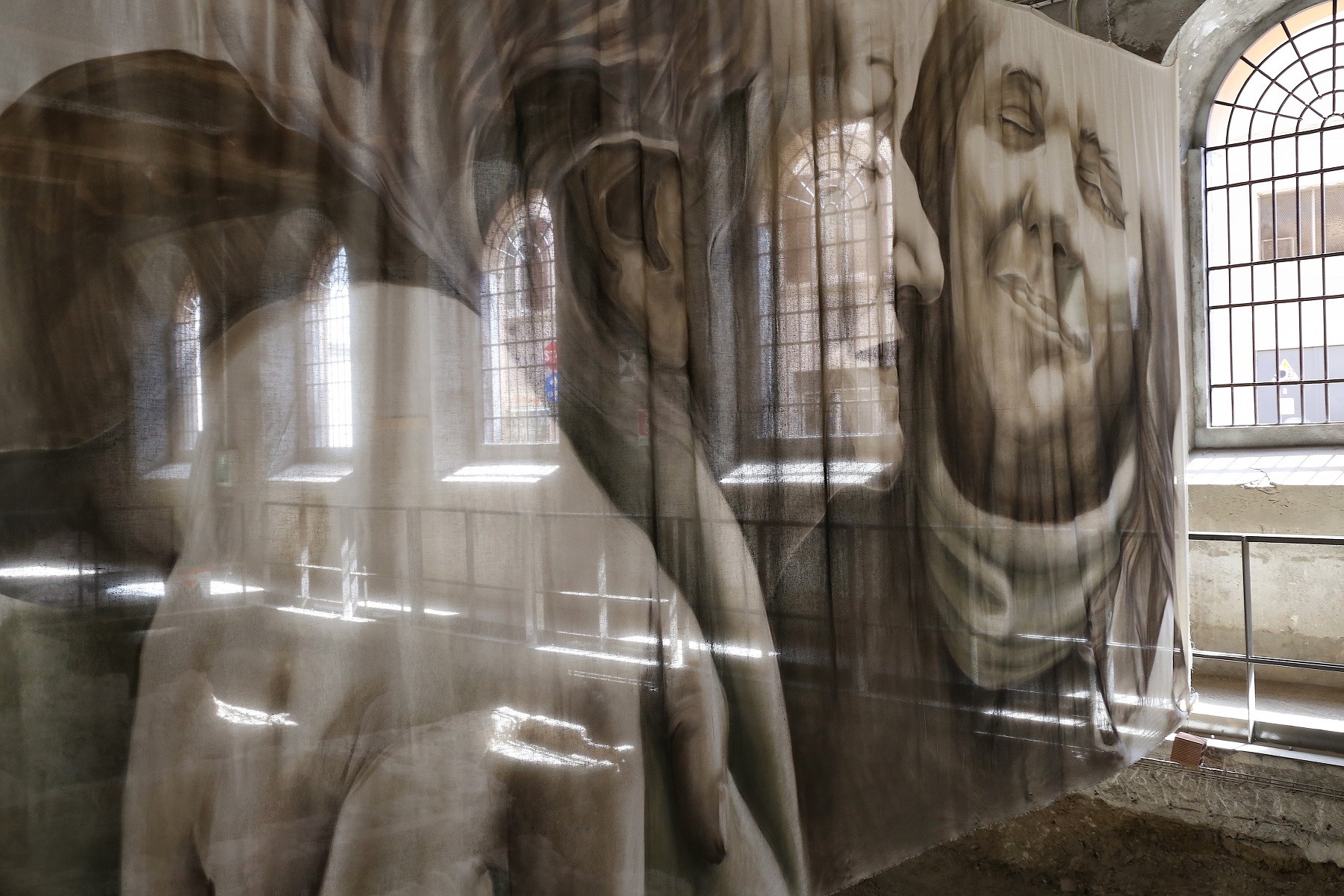 Oltre le mura di Sant'Orsola opera di Alberto Ruce (Foto di Antonello Serino - Met Ufficio Stampa