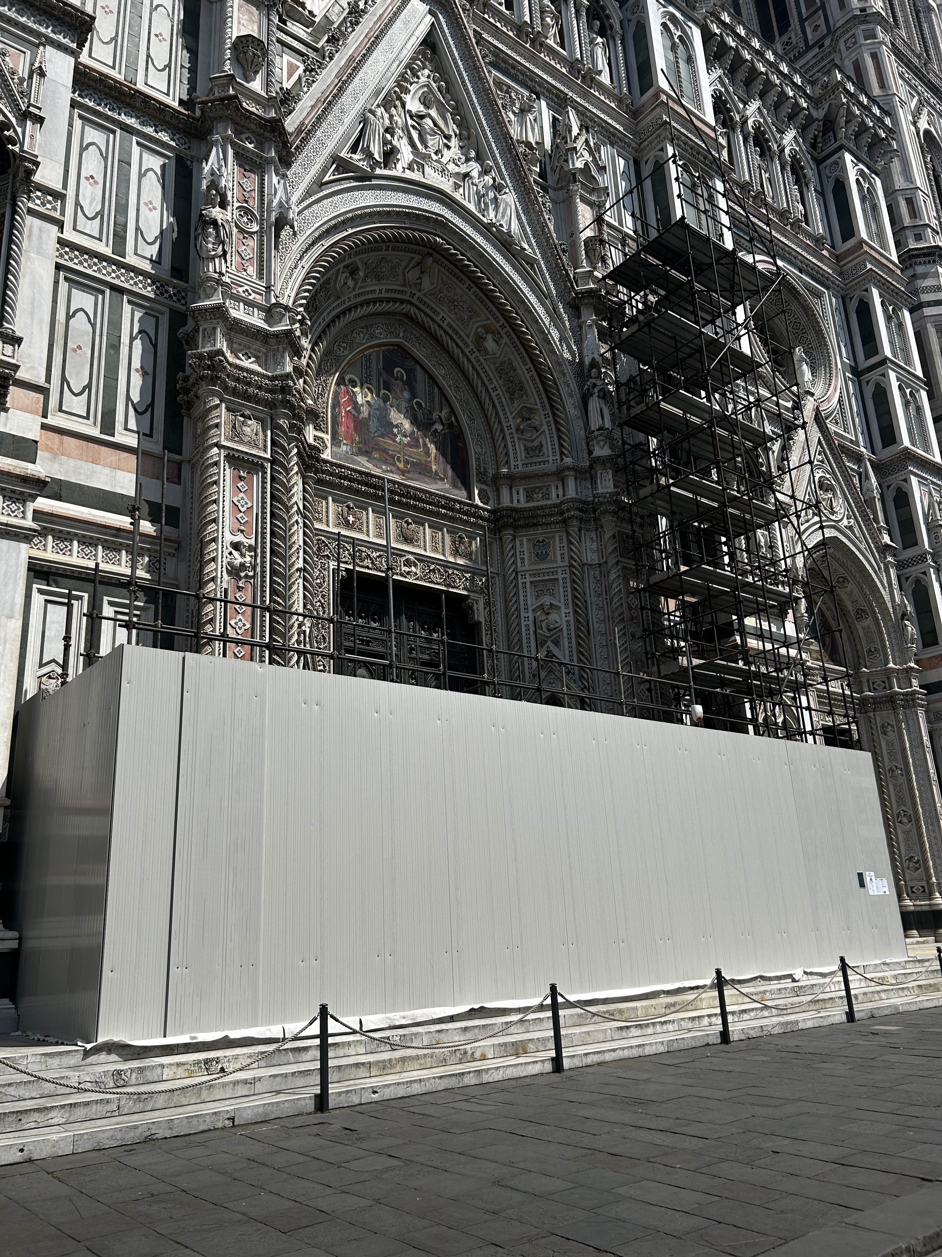 Iniziato il montaggio di un ponteggio sulla facciata del Duomo di Firenze (Fonte foto Opera del Duomo)