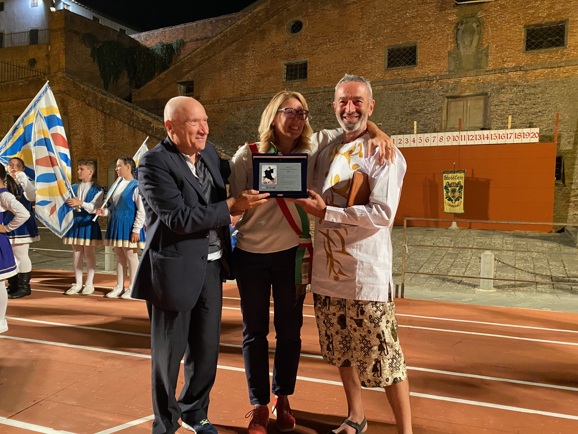 Un momento della premiazione (Fonte foto Comune di Cerreto Guidi)