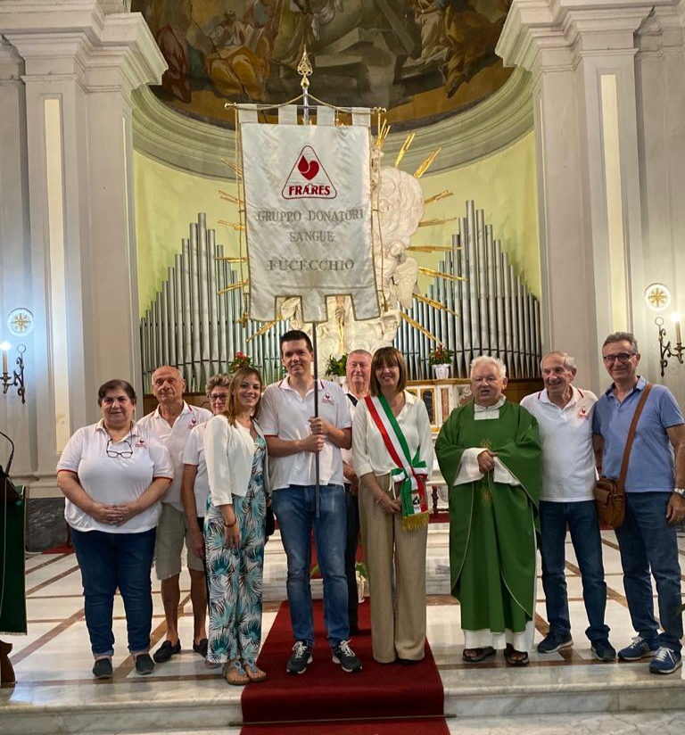 La vicesindaca Emma Donnini con i rappresentanti dei Fratres e con Don Giorgio (Fonte foto Comune di Fucecchio)
