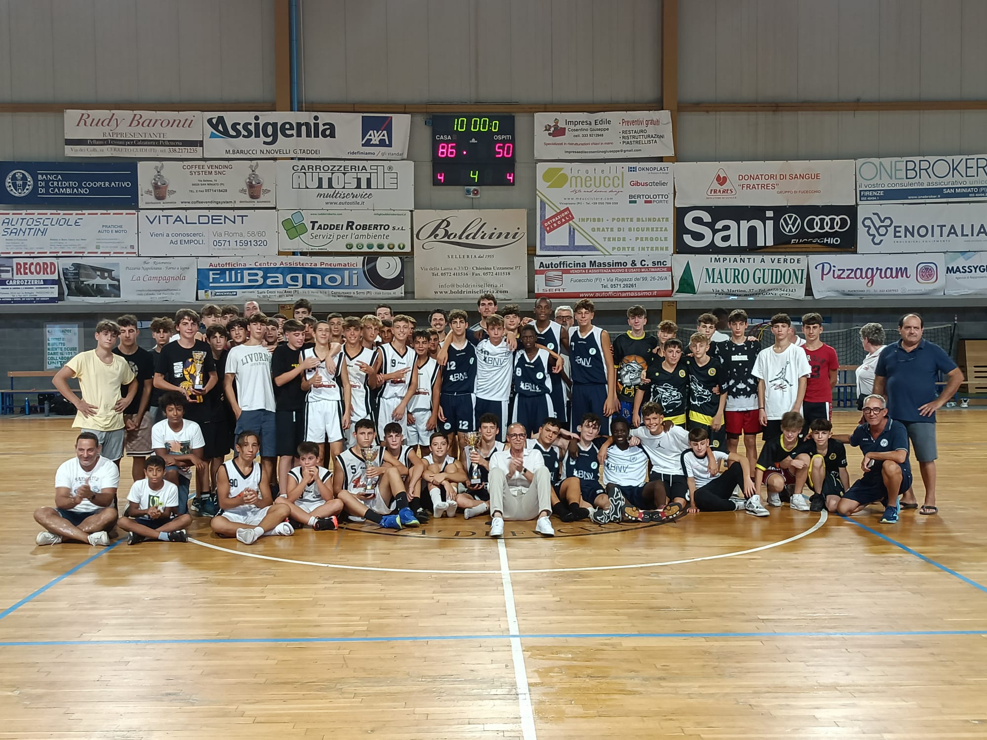Le squadre di basket a fine torneto (Fonte foto Comune di Fucecchio)