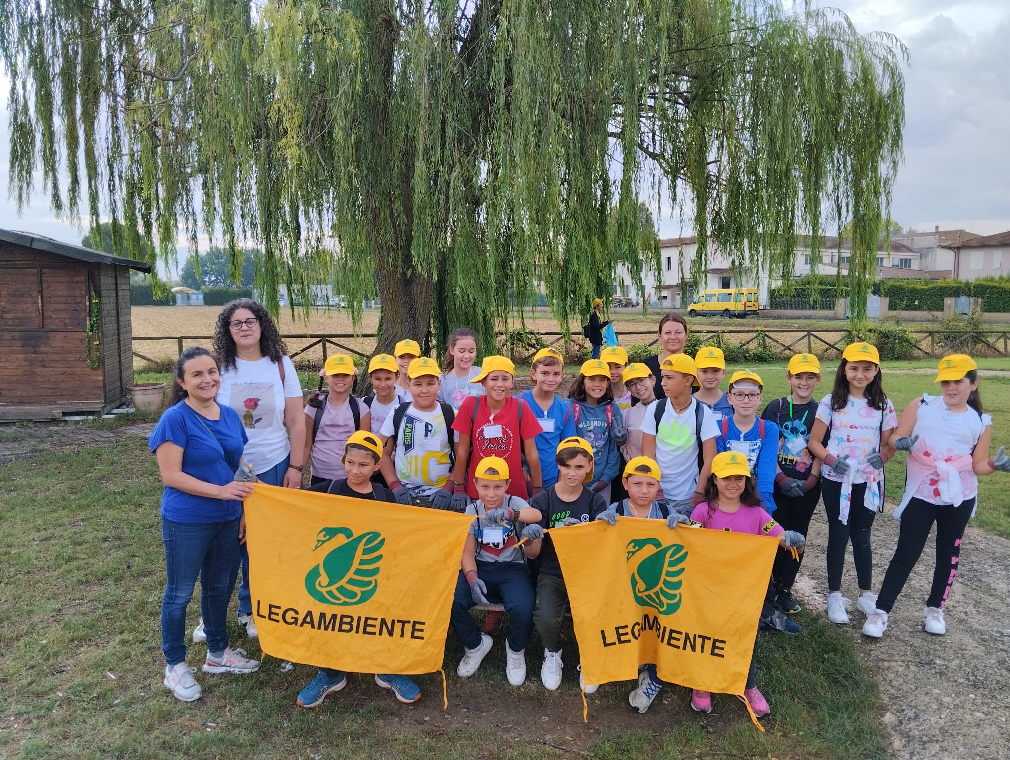 l'assessore Russoniello con i bambini delle scuole