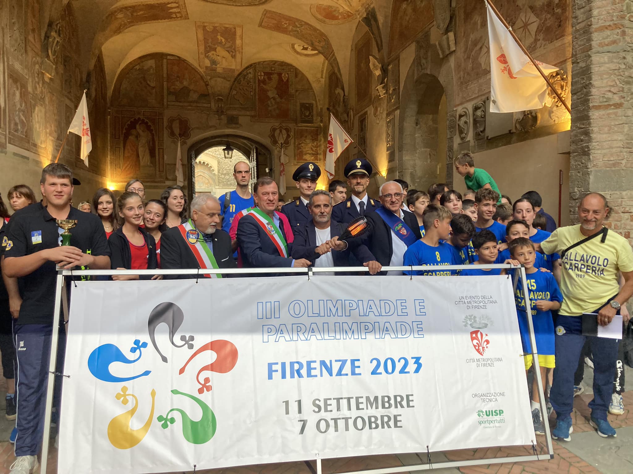 Foto di gruppo durante la cerimonia di chiusura (foto da Uisp Firenze)