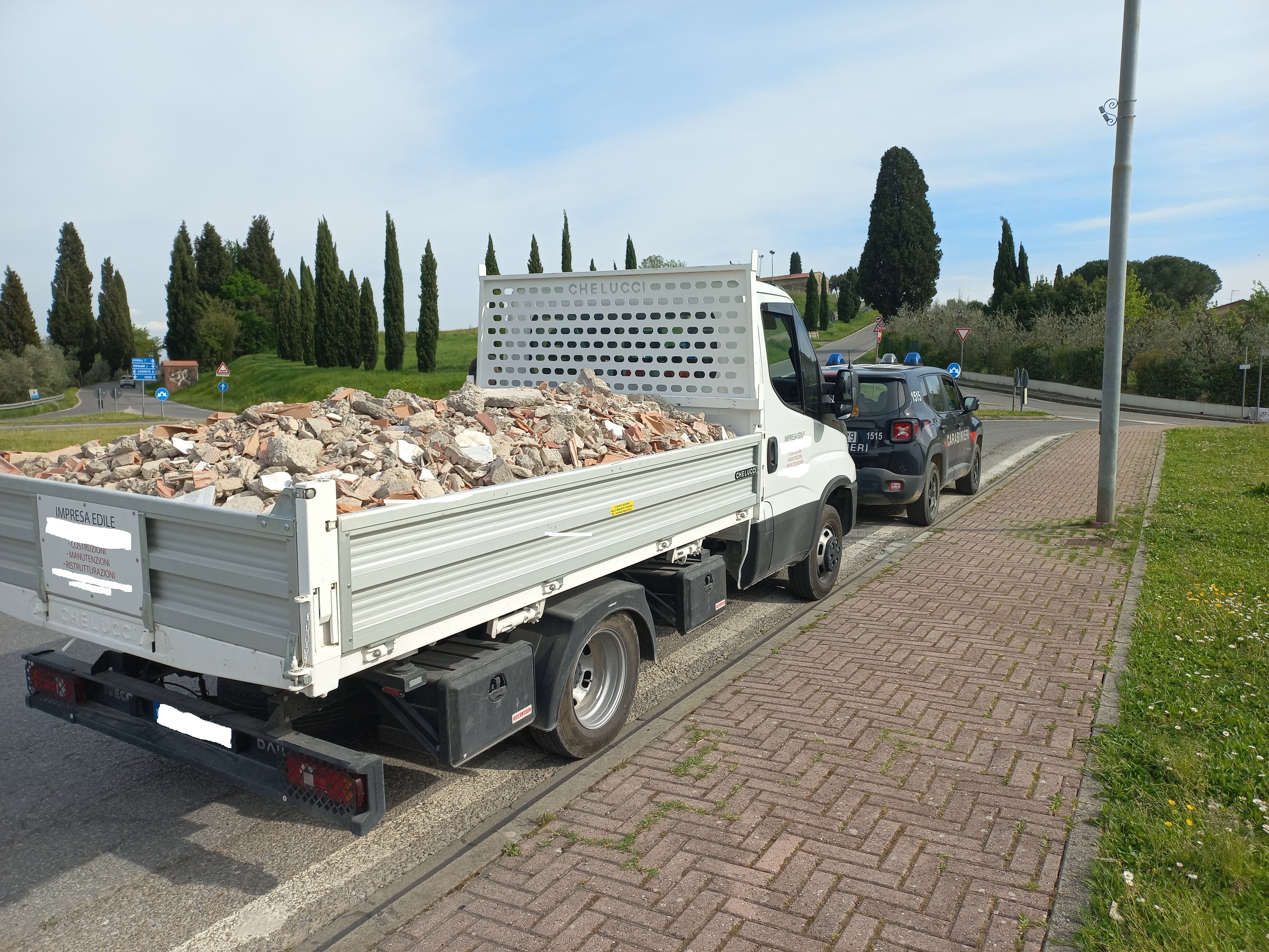 Controllo rifiuti (Fonte foto Carabinieri)