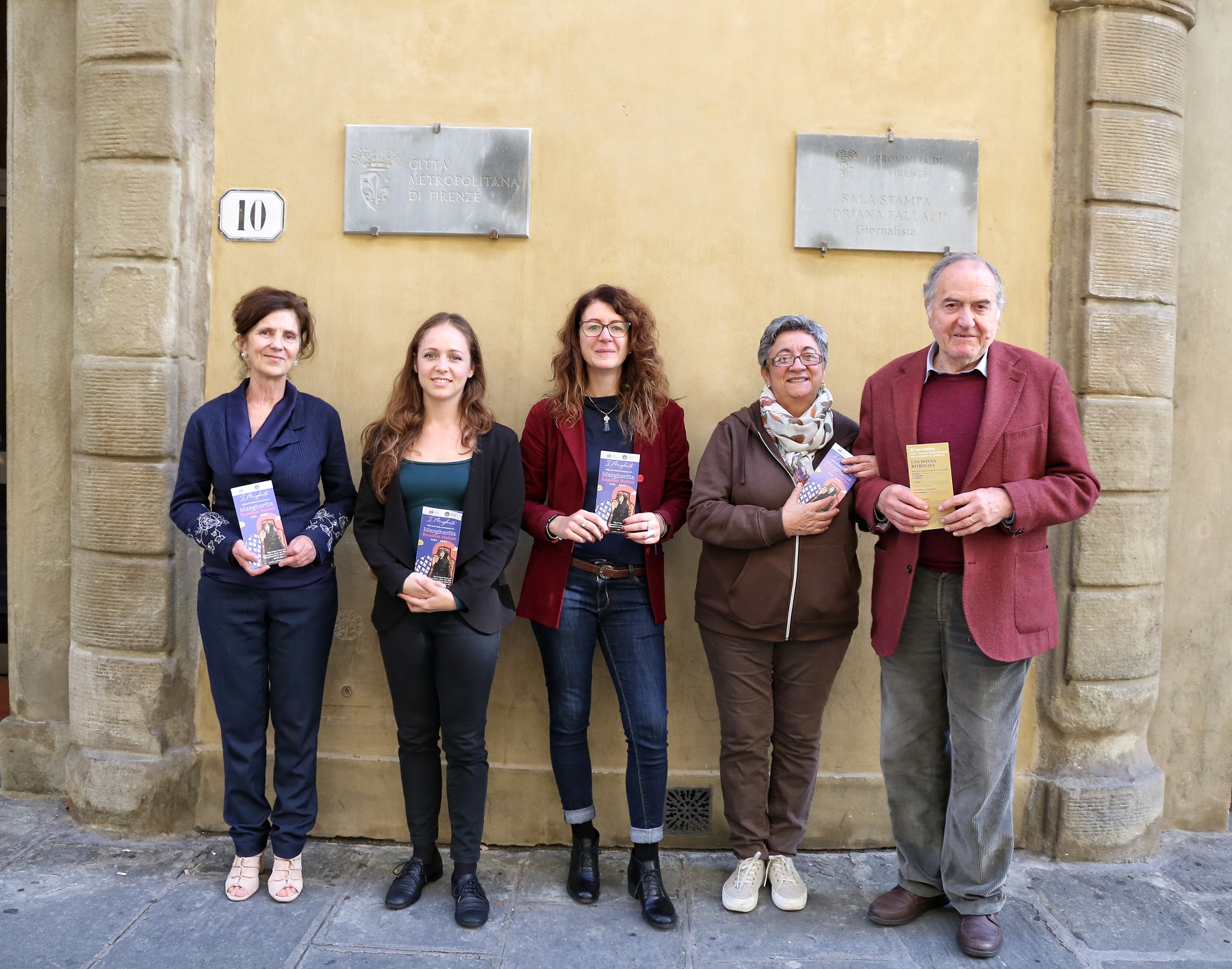 Da sx Cinzia Menichetti, Letizia Perini, Irene Padovani, Eleonora Puro e Renato Stopani  (foto Antonello Serino - Met Ufficio Stampa)
