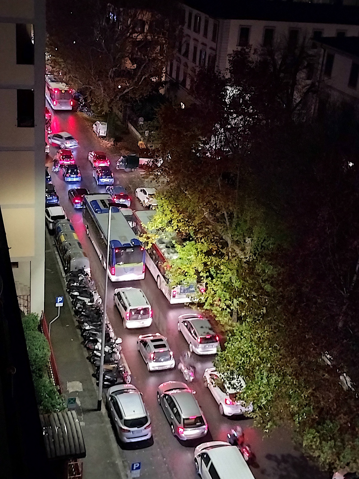 Ponte al Pino chiuso, caos traffico (foto Antonello Serino - Met ufficio Stampa)