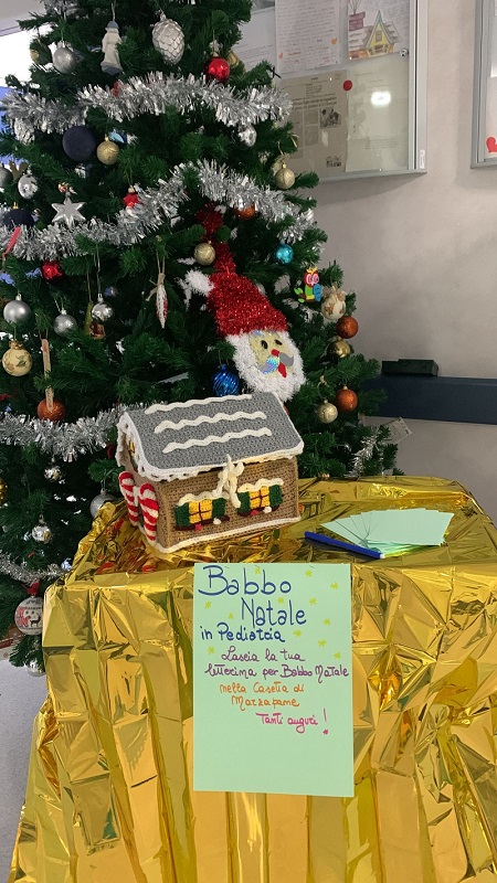 La casetta di Babbo Natale in pediatria (Fonte foto Ausl Toscana Centro)