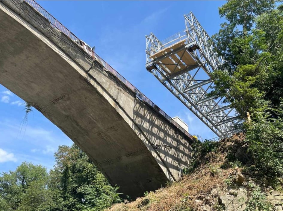 Montaggio del ponte provvisorio a Fiorenzuola