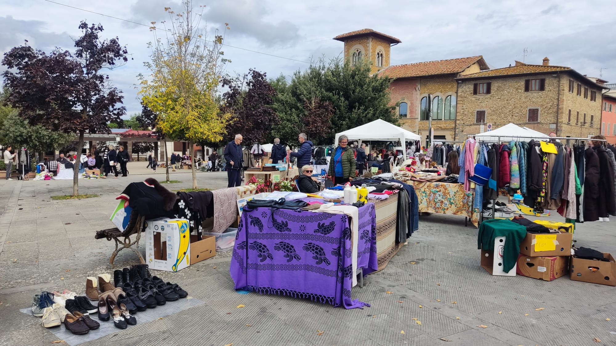 La domenica dell’usa e non getta richiama tanti visitatori e rispetto per l’ambiente nelle piazze del Chianti (Fonte foto Ufficio associato Chianti Fiorentino)