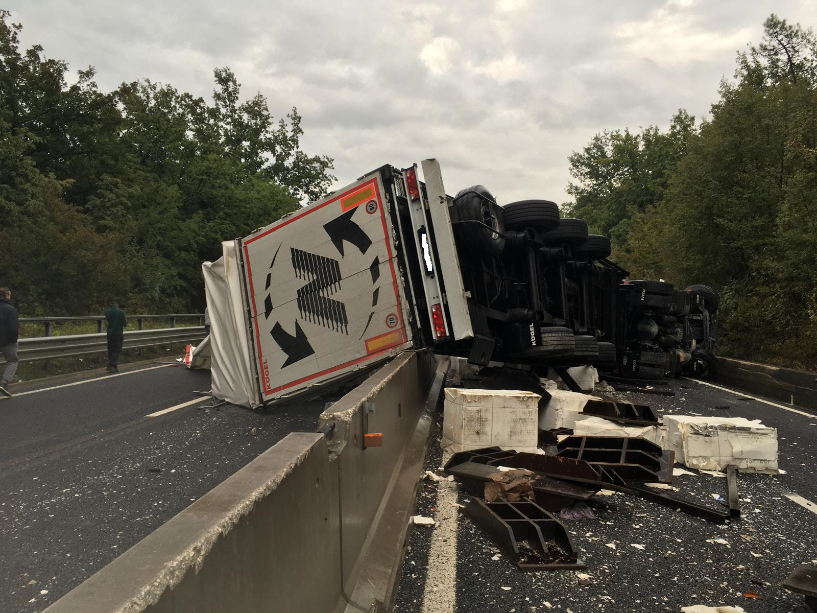 Mezzo pesante intraversato (Foto redazione Met)