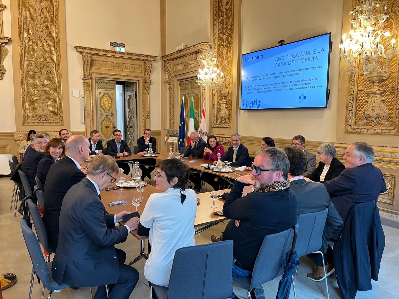 Un momento dell'incontro con i sindaci francesi (Fonte foto Anci Toscana)