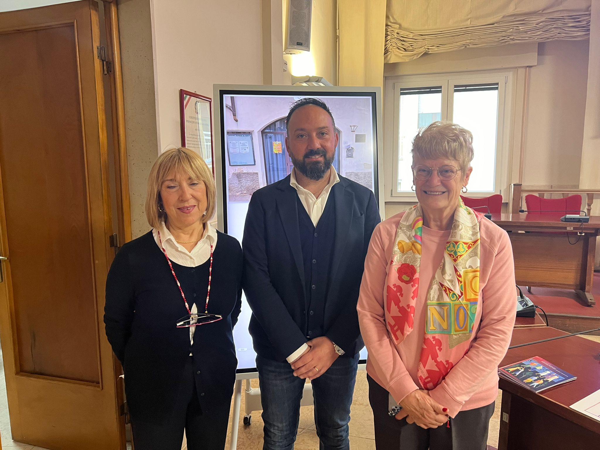 Vanna Bacci Auser Figline, FedericoCcecoro assessore e Vannna Amorosi Auser Incisa (Fine foto Comune di Figline e Incisa Valdarno)