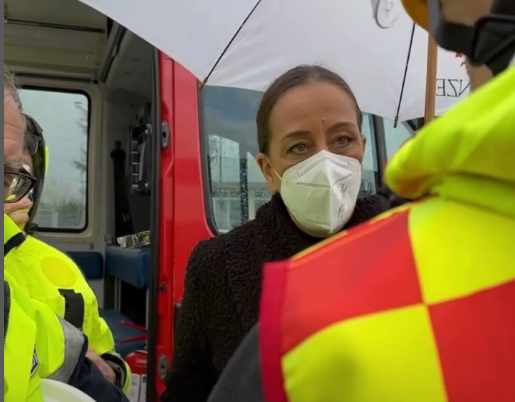 Sara Funaro durante sopralluogo deposito Eni di Calenzano  (fonte foto frame profilo instagram)