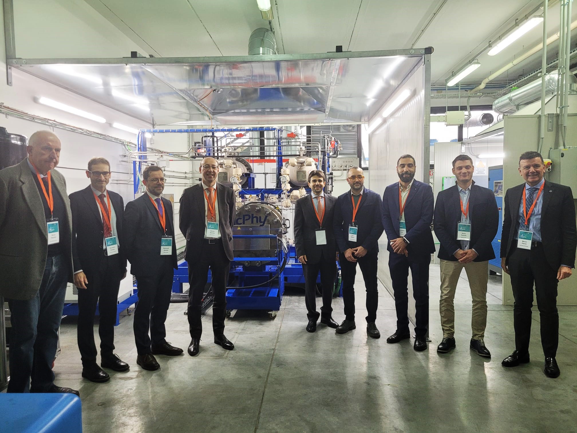 In allegato una foto di gruppo scattata a margine dell'inaugurazione del Laboratorio congiunto a Calenzano