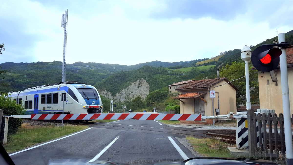 Passaggio a livello (foto archivio Antonello Serino - Met Ufficio Stampa)