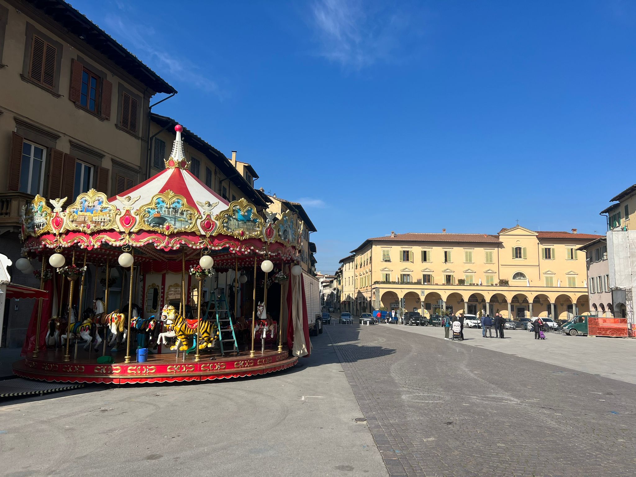 La giostra in piazza Ficino (Fonte foto Comune di Figline e Incisa Valdarno)