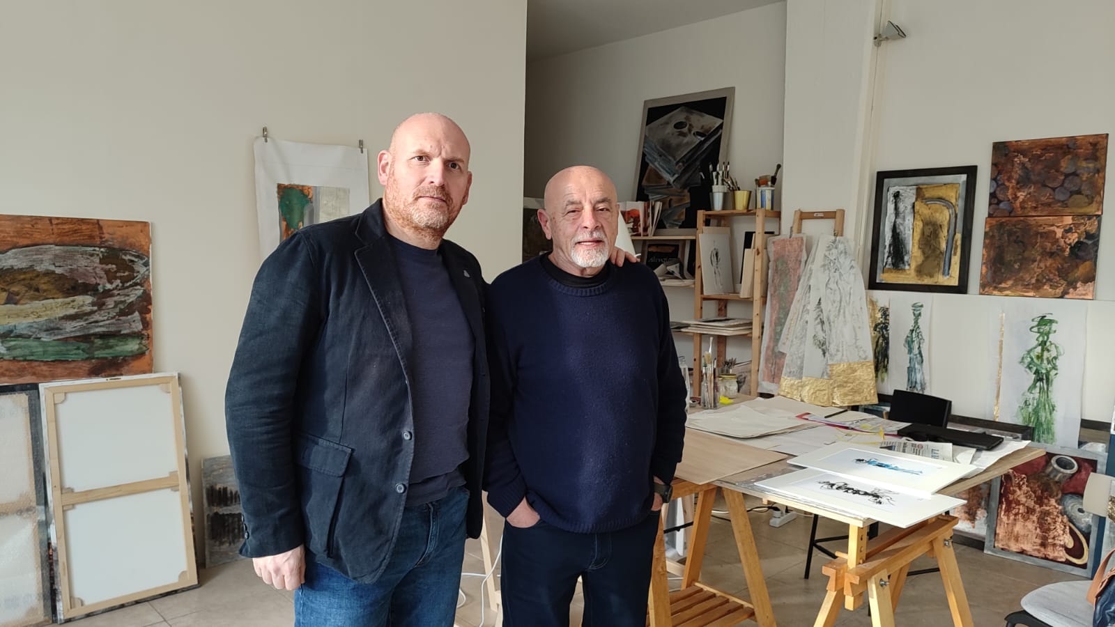 Il sindaco Baroncelli e l'artista Fabio Luciani (fonte foto comunicato stampa)