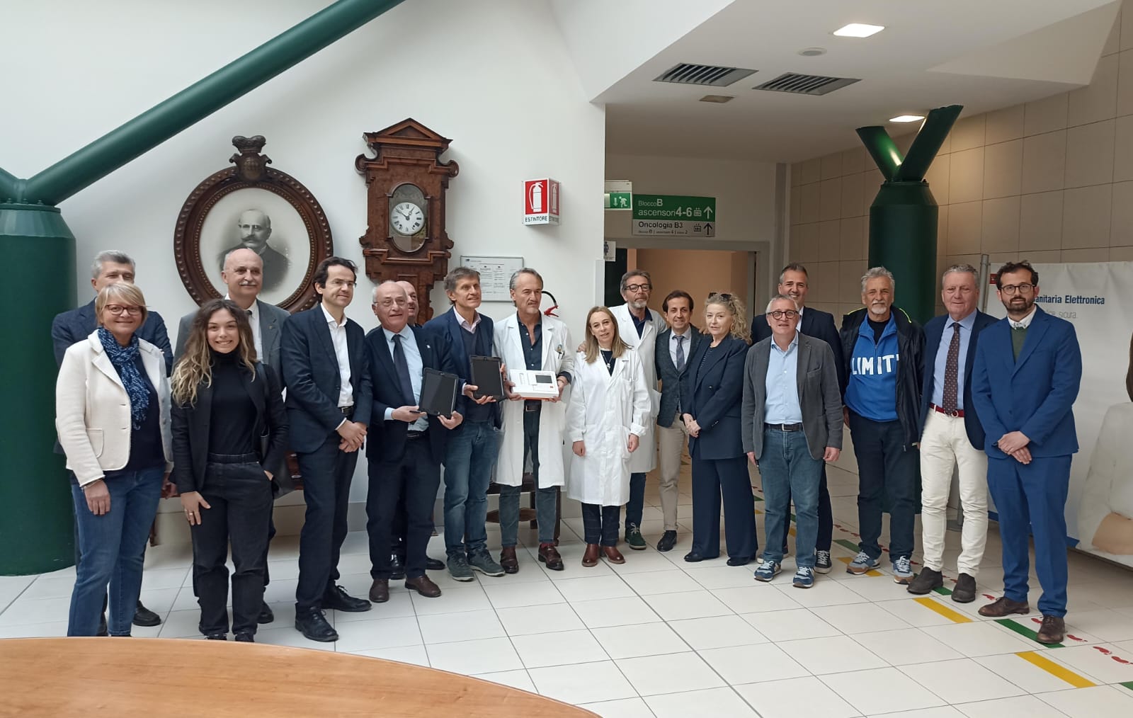 La donazione per il potenziamento del Girot (Fonte foto Ausl Toscana Centro)