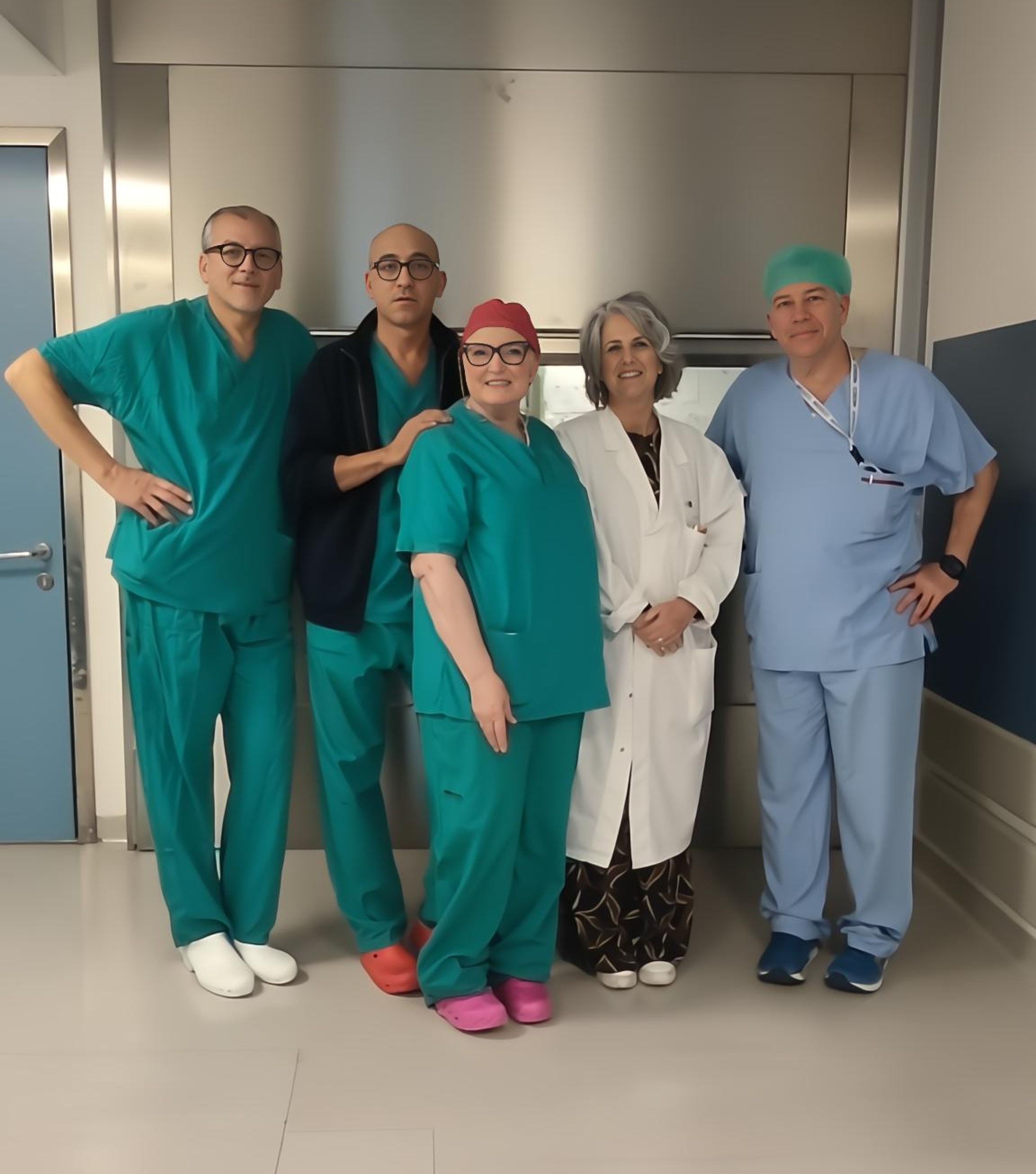 L'equipe del triplice intervento (Fonte foto Ausl Toscana Centro)