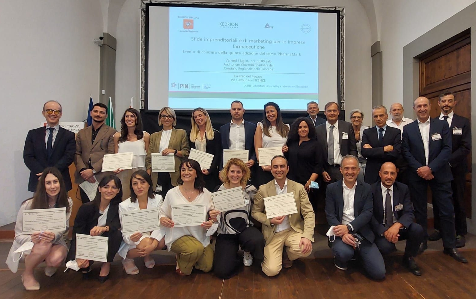 Consegna attestati precedente edizione (Foto repertorio Fondazione Pin - Polo di Prato Università di Firenze)