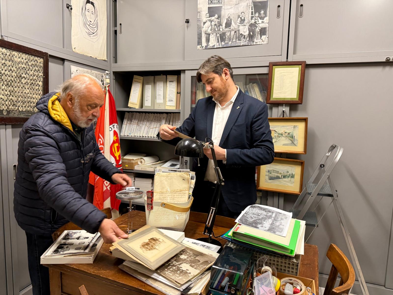 sindaco Ciappi e Fabrizio Fornera presso la sede dell'Archivio (fonte foto comunicato stampa)
