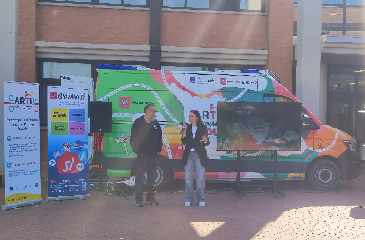 Il camper di Arti e Giovanisì fa tappa all'istituto Checchi di Fucecchio (Fonte foto Comune di Fucecchio)