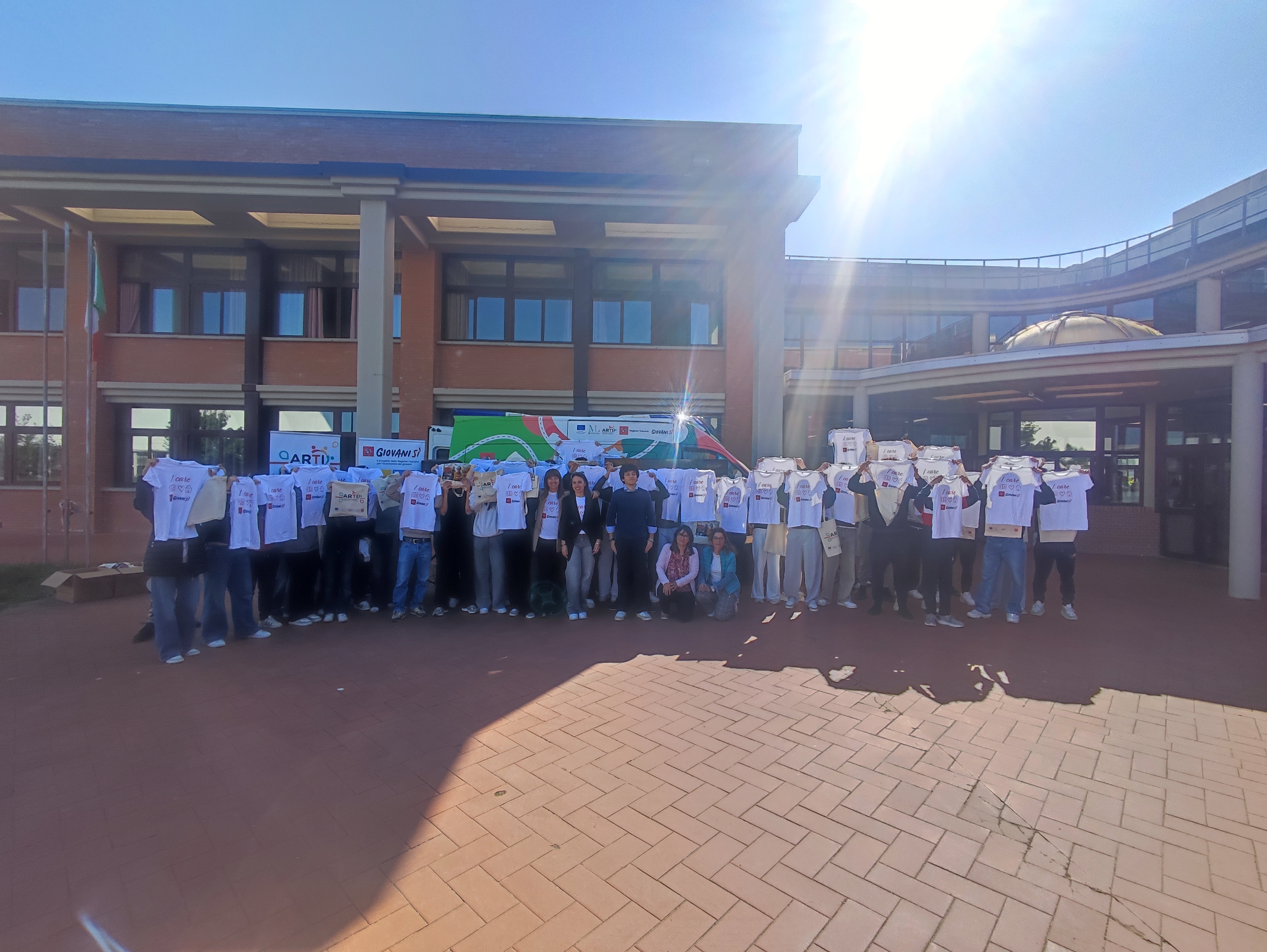 Il camper di Arti e Giovanisì fa tappa all'istituto Checchi di Fucecchio (Fonte foto Comune di Fucecchio)