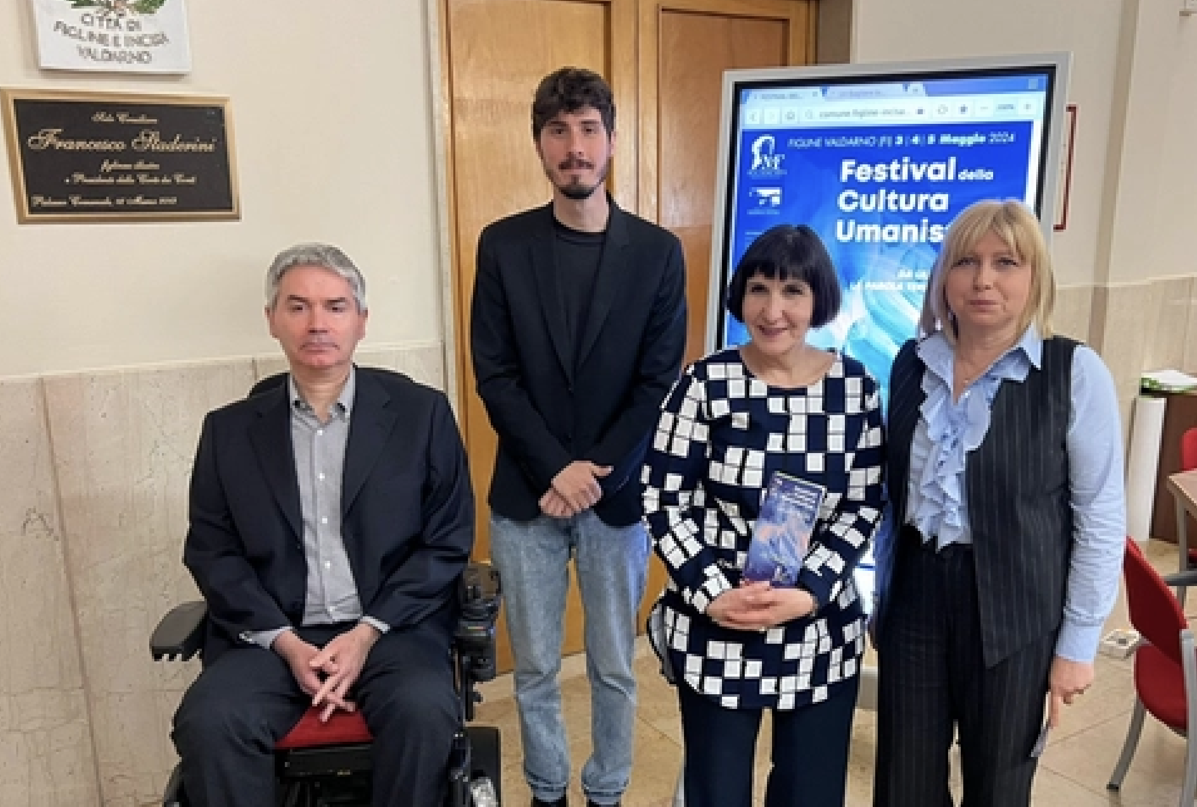 Assessore Picchioni e organizzatori Festival Cultura umanistica (fonte foto comunicato Comune di Figline e Incisa Valdarno)