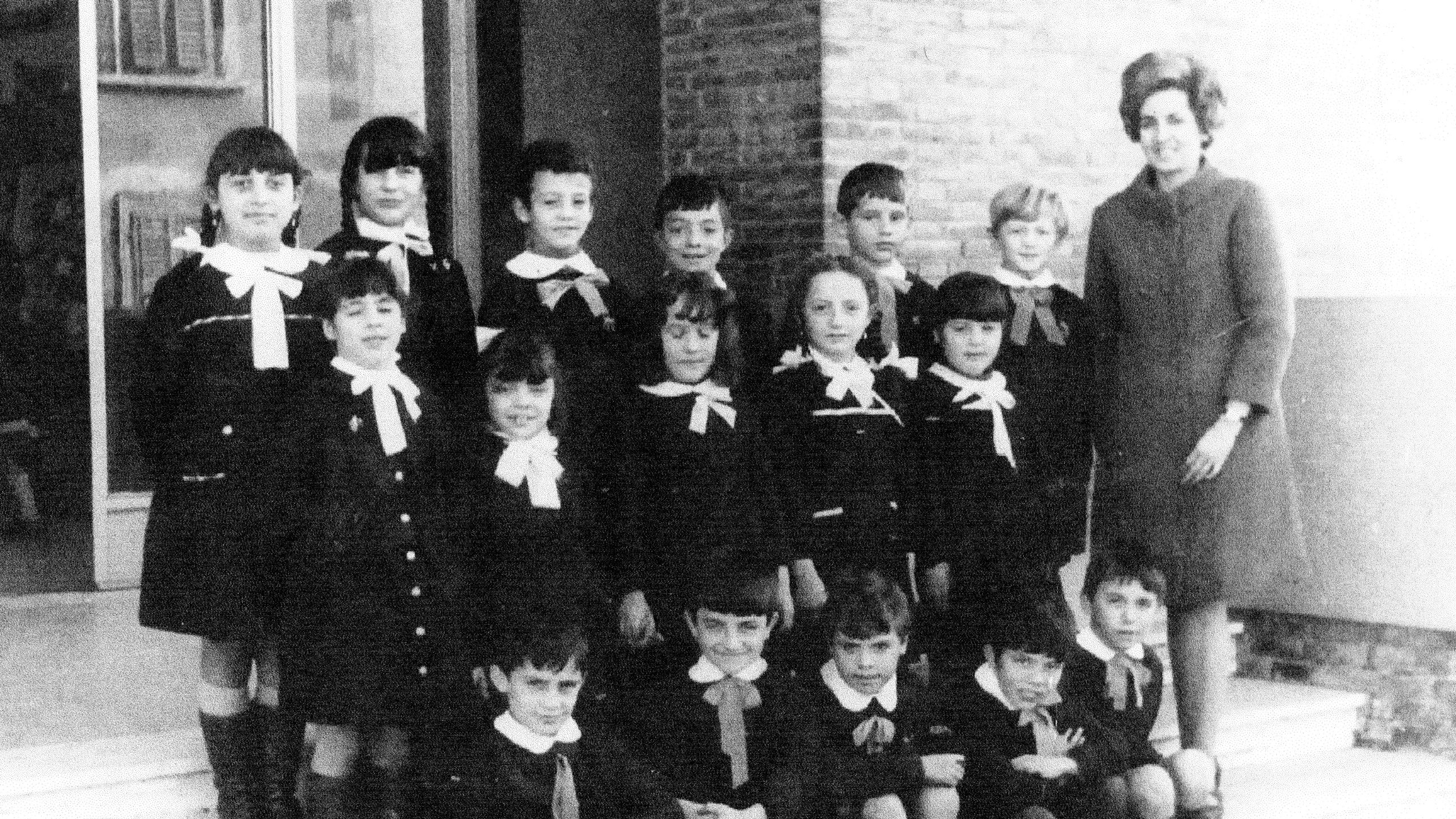 La maestra Liliana Lensi con una classe nel 1969