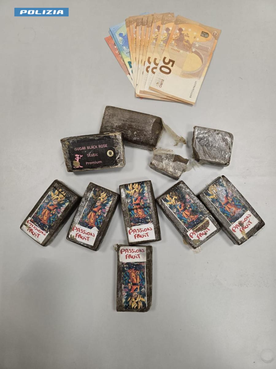 La Polizia di Stato e la Polizia Municipale di Firenze sequestrano quasi 900gr di hashish (Fonte foto Polizia di Stato)