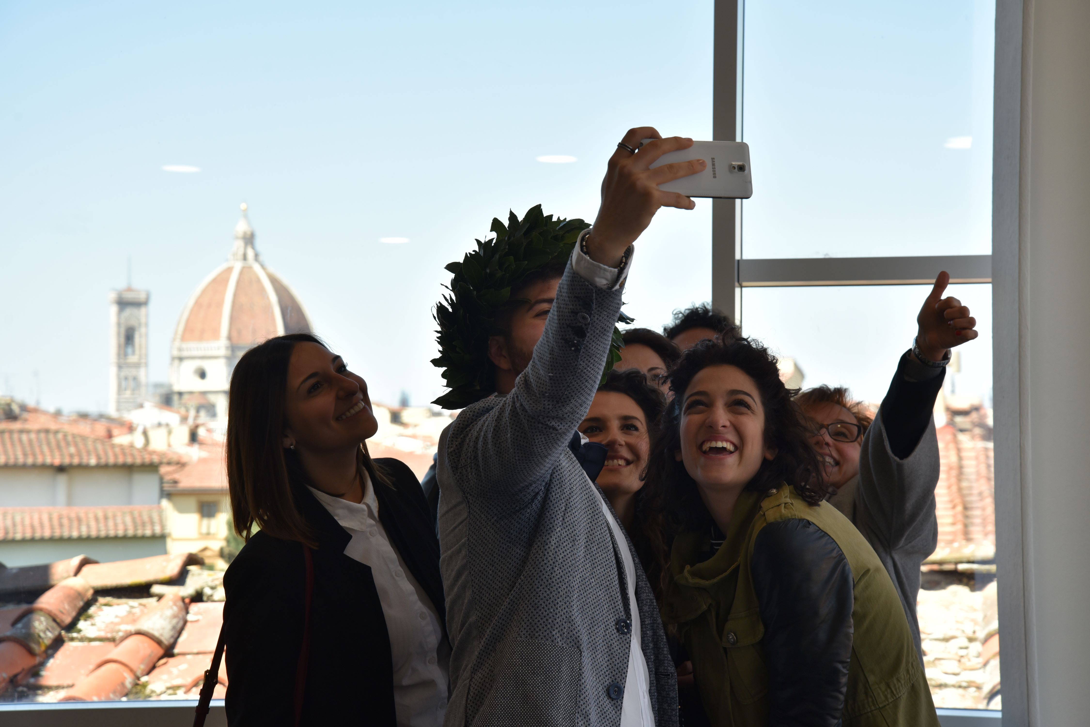 Nella foto, un festeggiamento per la laurea