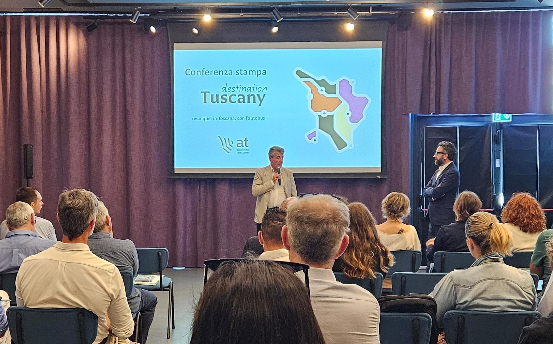 Stefano Baccelli durante un momento della conferenza stampa (Fonte foto comunicato Autolinee Toscane)