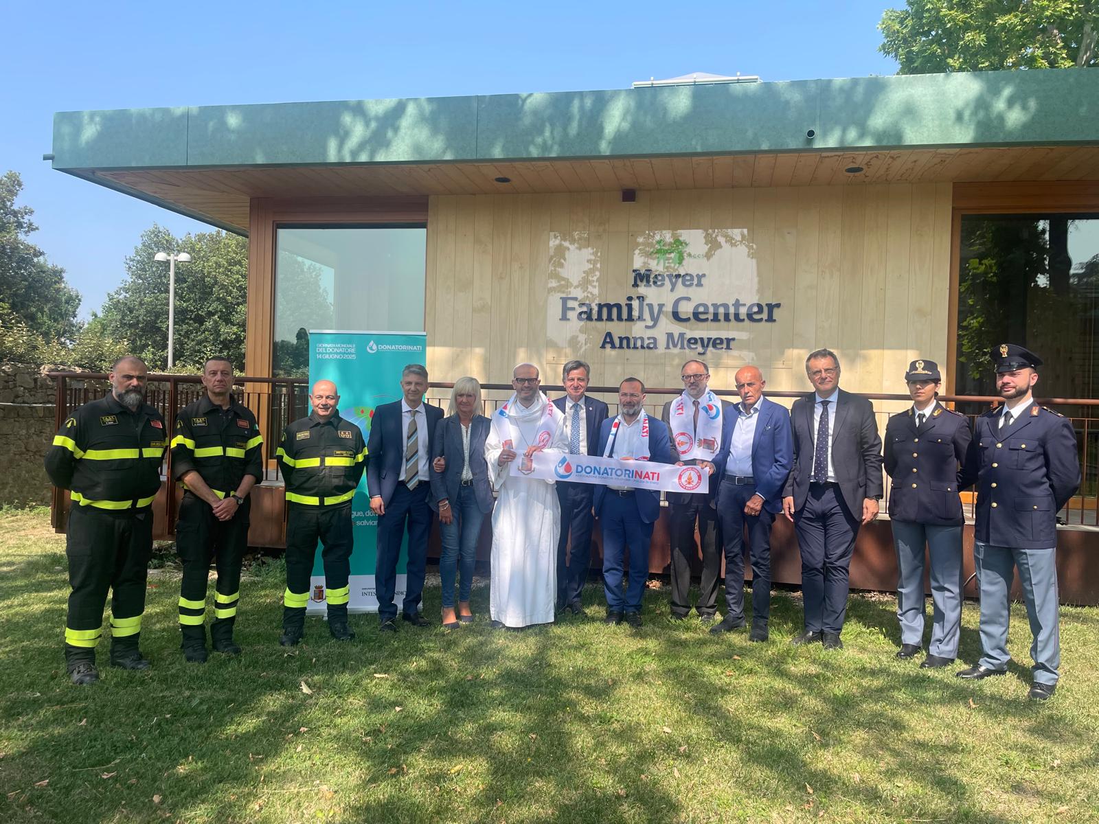 “Nessuno si salva da solo”. Donazione multi religiosa e appello alla Solidarietà (foto da comunicato Questura di Firenze)