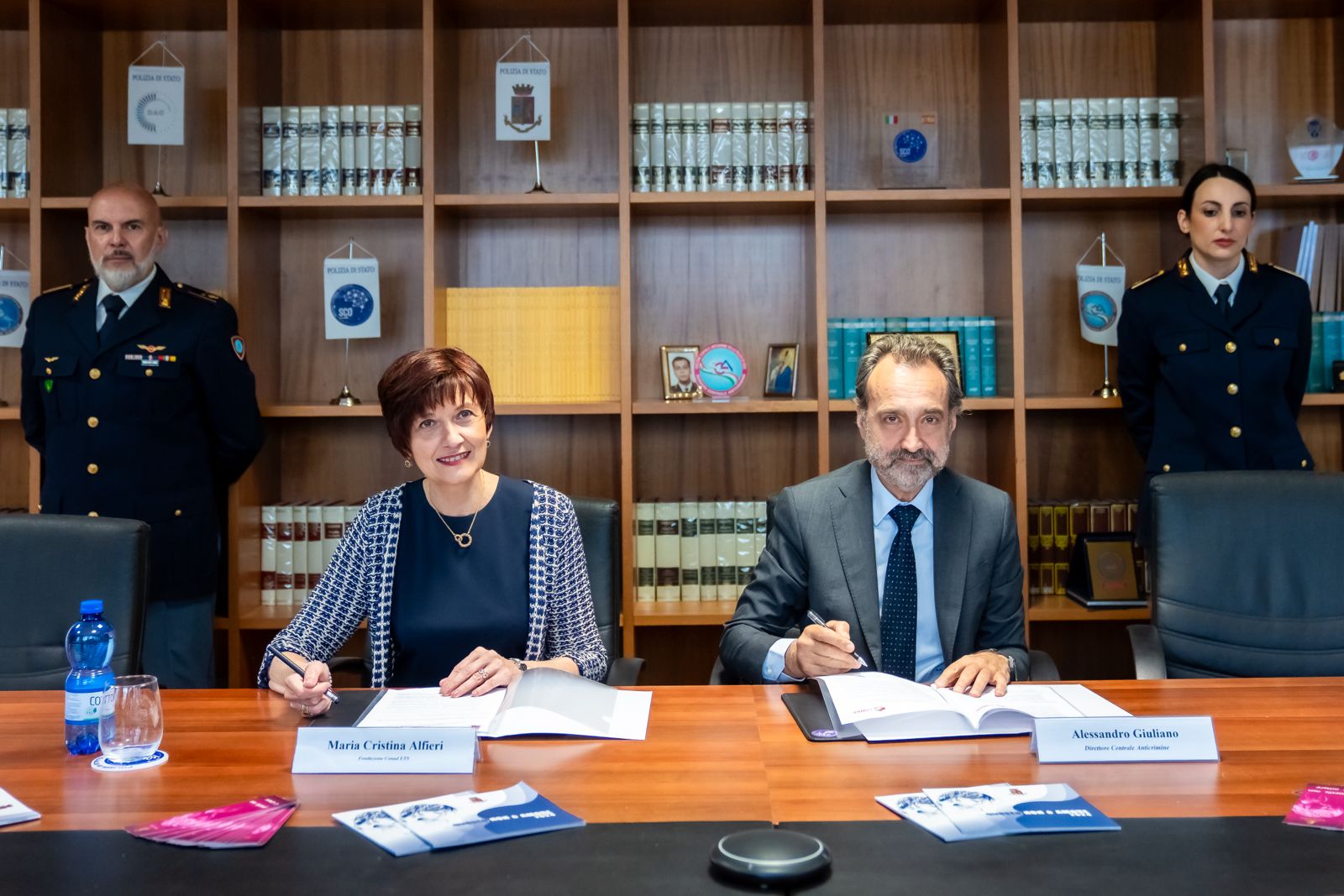 Un momento della firma del protocollo (Fonte foto Polizia di Stato)