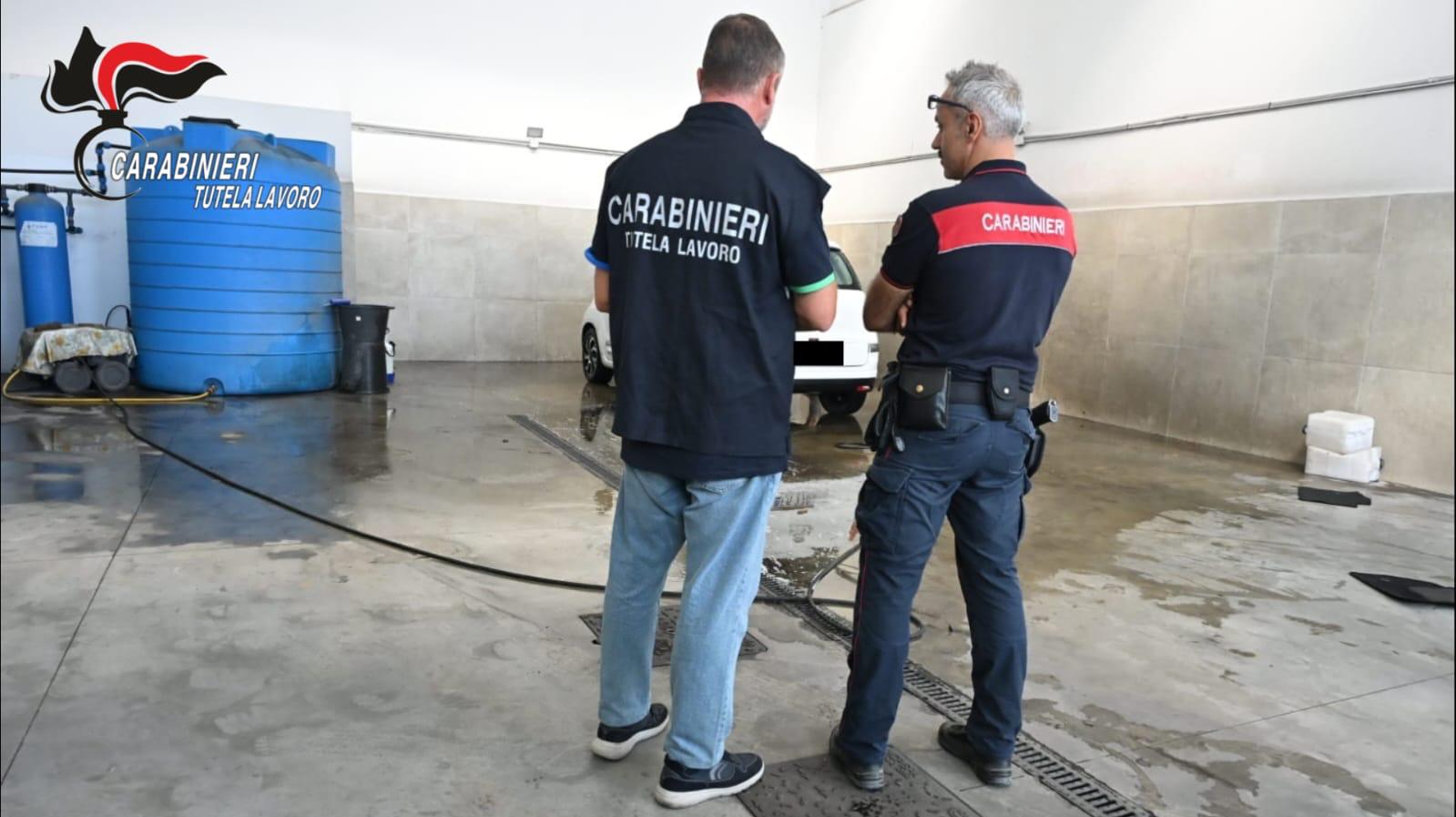 Autolavaggi a mano controllati dai Carabinieri del Nucleo Ispettorato del Lavoro di Firenze (Fonte foto Carabinieri)