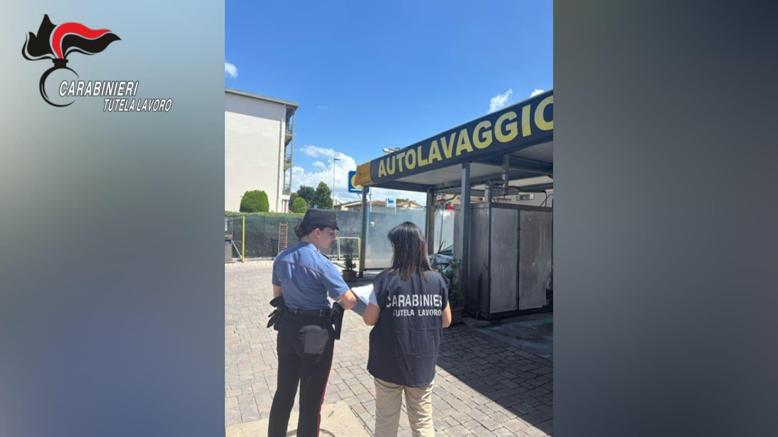 Autolavaggi a mano controllati dai Carabinieri del Nucleo Ispettorato del Lavoro di Firenze (Fonte foto Carabinieri)