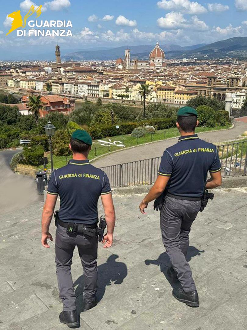 Finanzieri a tutela del turismo fiorentino e contro l'illegalità (Fonte foto comunicato stampa Guardia di Firenze)