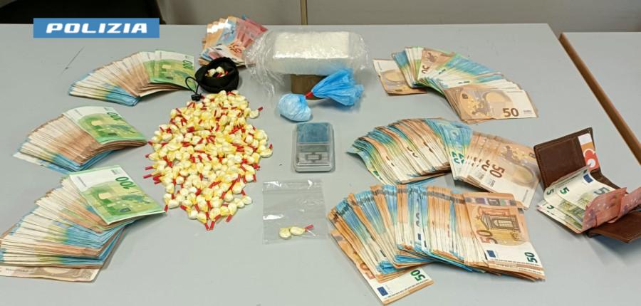 Materiale sequestrato (fonte foto comunicato)