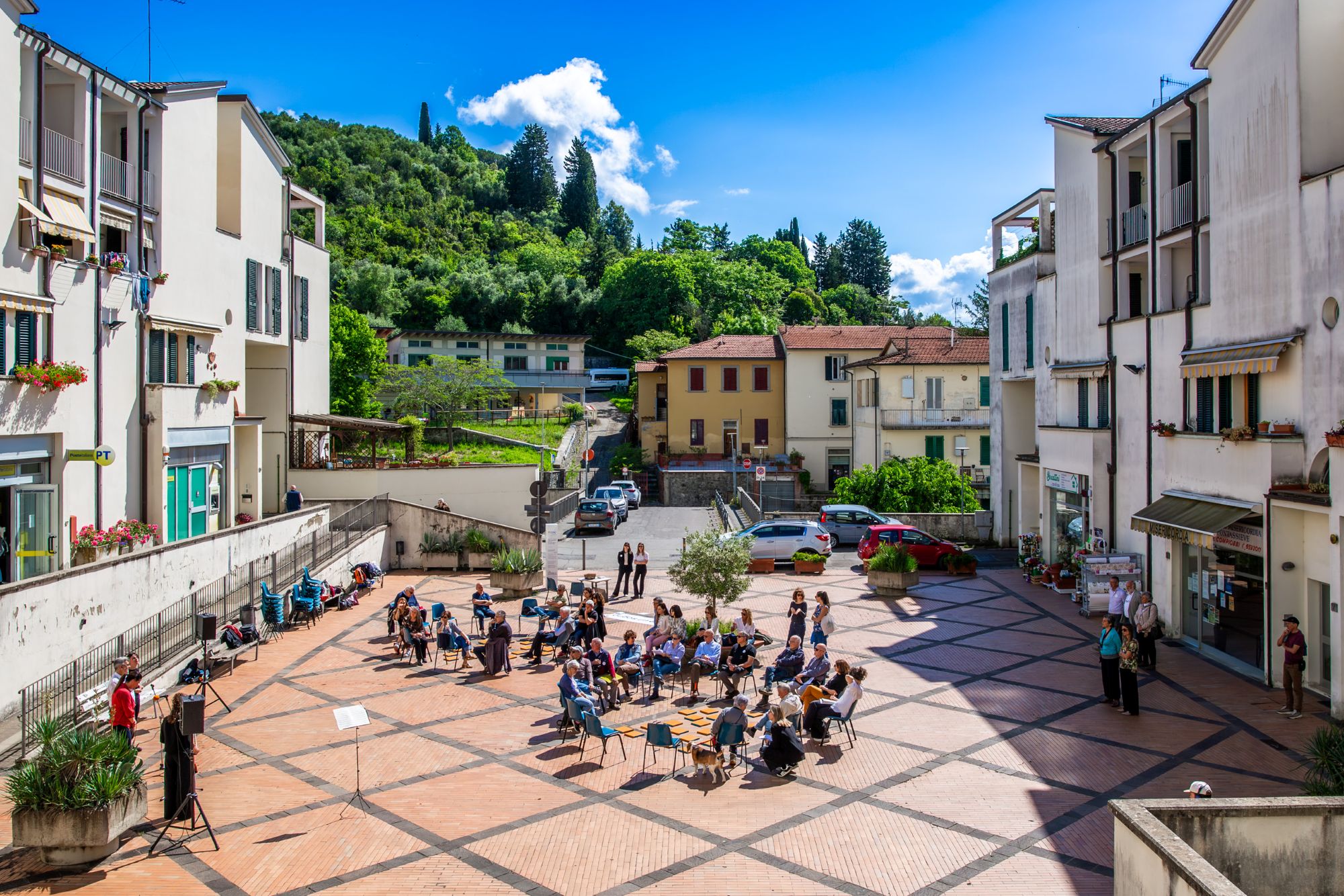 Compiobbi piazza etrusca 