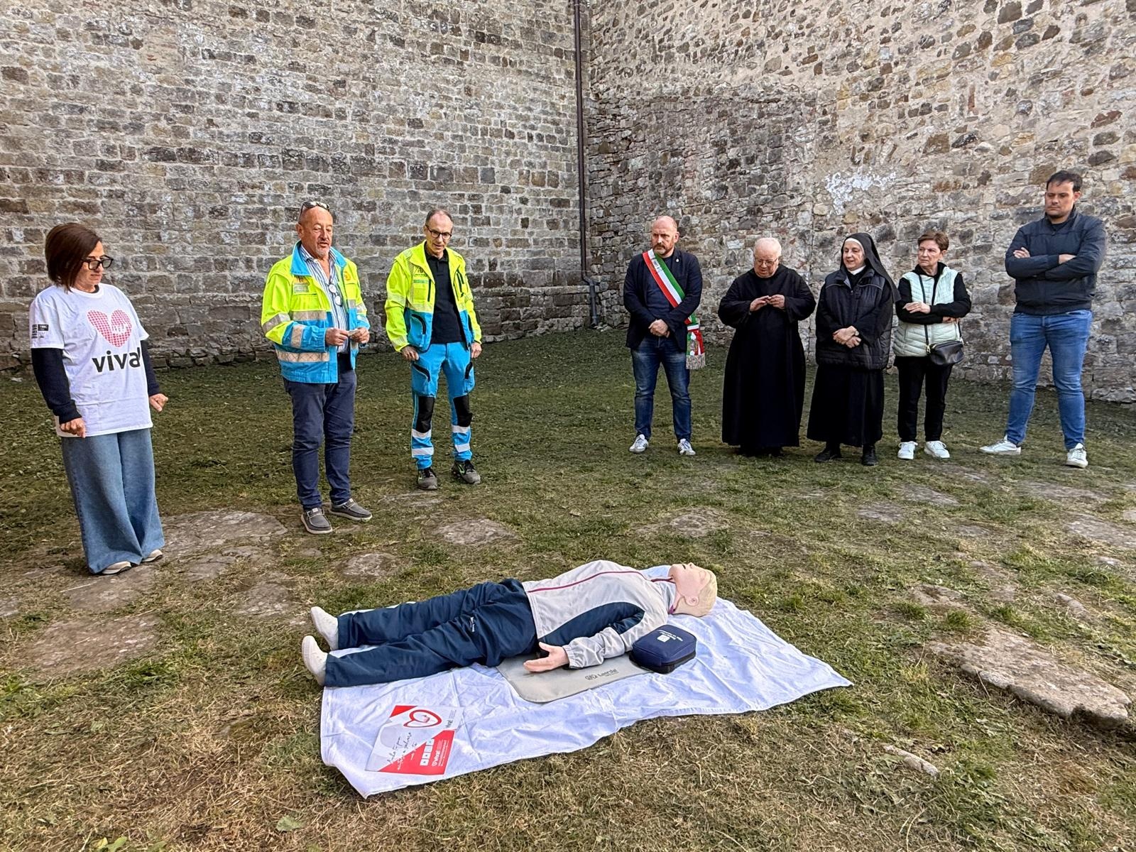 Un defibrillatore per la comunità di Badia a Passignano. Cittadini al centro della rete di apparecchi salvavita (Fonte foto Comune di barberino Tavarnelle)